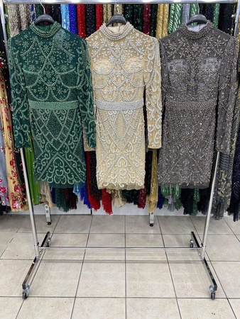 Вышитые эксцентричные и длинные платья