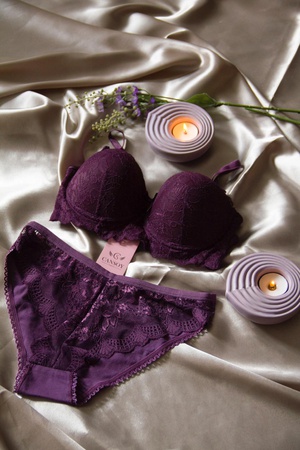 T-shirt, Gömlek, bikini, triko, Kazak, ceket ve diğer tekstil ürünleri.