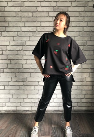 Футболка с нашивками