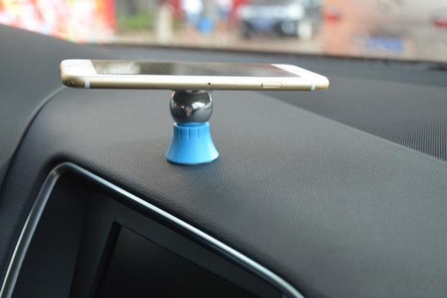 Держатель для телефона в авто "Мини" универсальный магнитный