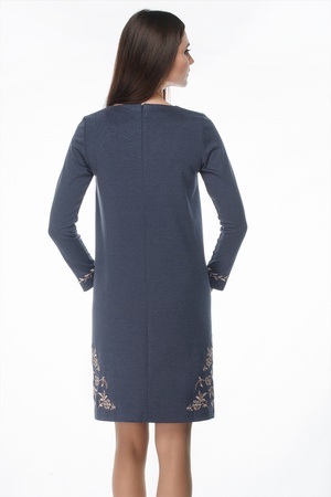 Платье трикотажное с вышивкой