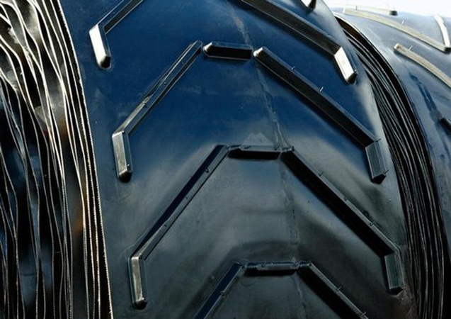 Шевронный ленточный конвейер