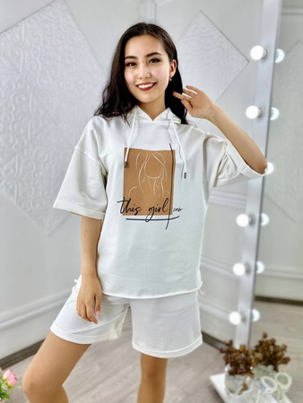 Sweatshirtler, kapüşonlular, joggers, tişörtler, şortlar