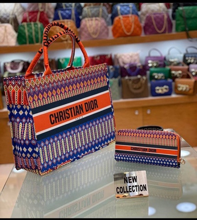 женская сумка бренда christian dior
