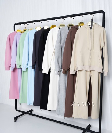 Спортивный костюм с замком