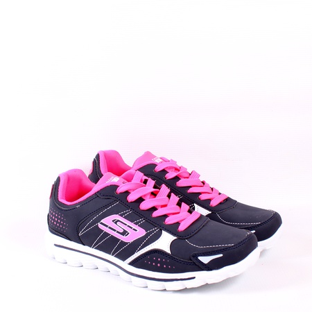 أحذية رياضية للمراهقين