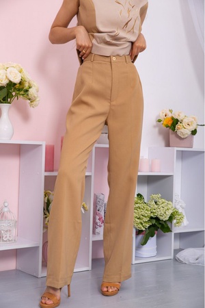 ЖЕНСКИЙ КОСТЮМ СО ШТАНАМИ ПРЯМОГО КРОЯ БЕЖЕВОГО