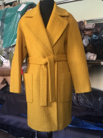 Женское пальто и костюмы