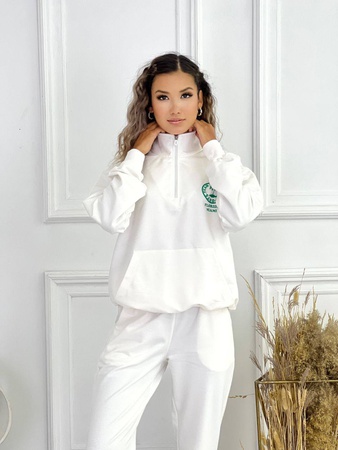 Женский спортивный костюм