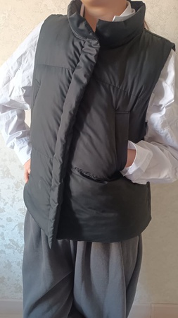 Женский жилет утепленный короткий