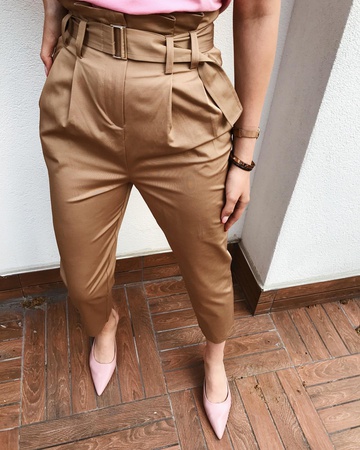 Şık Kemer Detaylı Yüksek Bel Pantolon