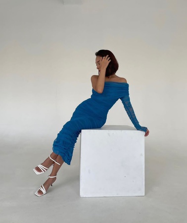 Платье футляр сетка на одно плечо