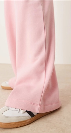 Женский спортивный костюм