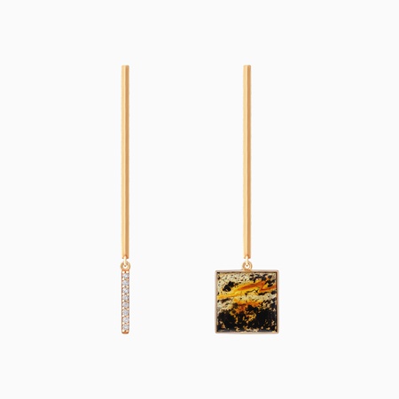 Квадратные серьги из серебра с позолотой и включениями в янтаре