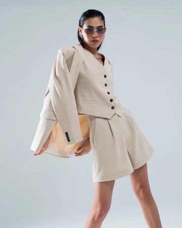 Тройка, жилетка, шорты, пиджак