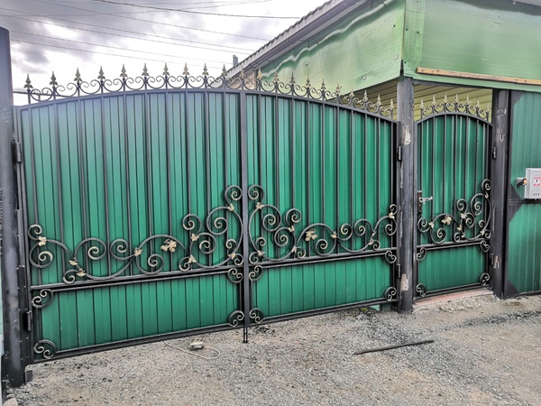 Forged gates from the manufacturer "Solar"
