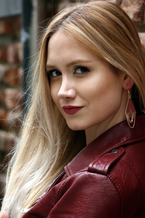 W-101-3  Кожаная серьга