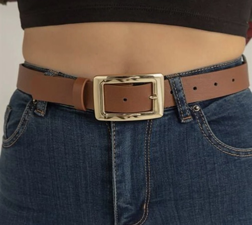 Прямоугольный базовый ремень с серебряной пряжкой