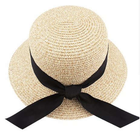 Женская шляпа с короткими полями