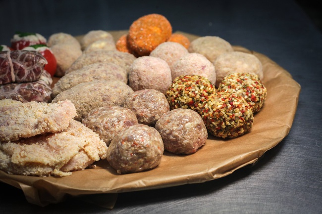 Охлажденные полуфабрикаты: котлеты, антрекот, отбивные, зразы и т.д.