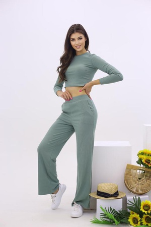 Sweatshirtler, kapüşonlular, joggers, tişörtler, şortlar