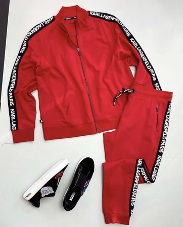 Спортивные костюмы