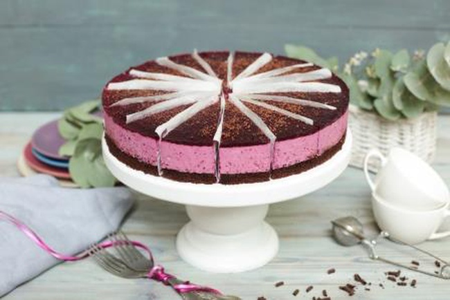 Mousse kek &quot;Siyah frenk üzümü&quot;