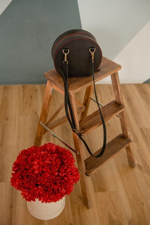 Модная женская сумка с плечевым ремешком.