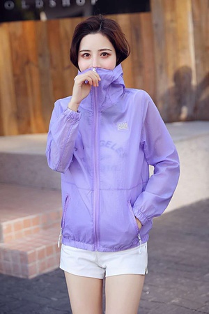 Лёгкая женская ветровка