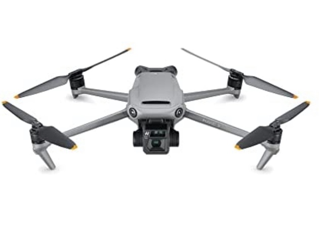 DJI Mavic 2 и новейший Marvic 3 — дрон с 4/3 CMOS-камерой Hasselblad, видео 5.1K, картой памяти Micro SD на 128 ГБ, устройством чтения карт памяти USB 3.0, посадочной площадкой, водонепроницаемым рюкзаком и многим другим