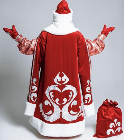 Костюм Деда Мороза с орнаментом в красном цвете