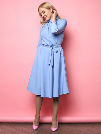 Платье с пуговицами