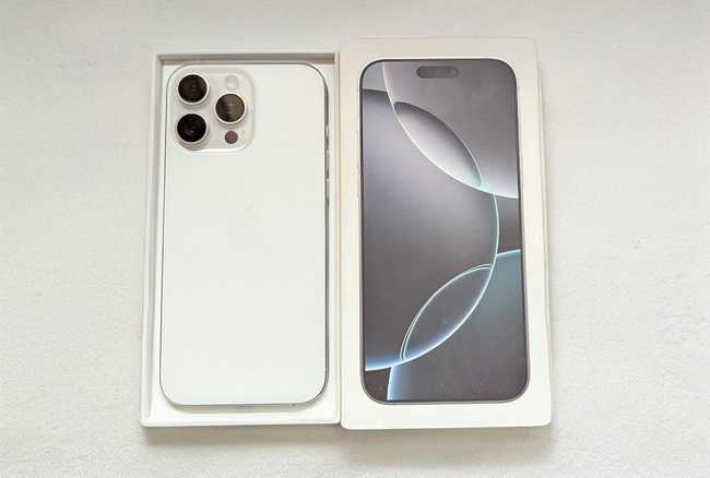 Apple iPhone 16 pro max only $519