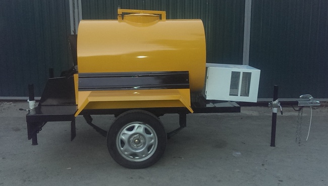 автоприцеп цистерна для пищевых жидкостей.