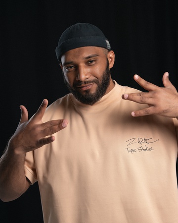 бежевая футболка