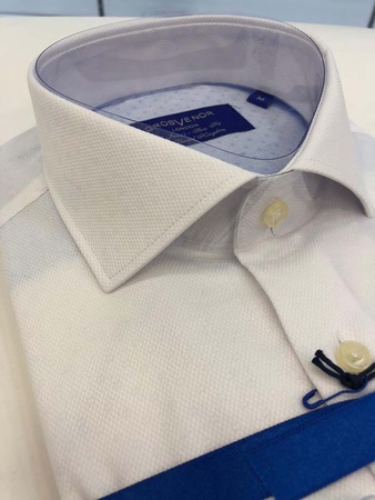 Erkeklerin gömlekleri