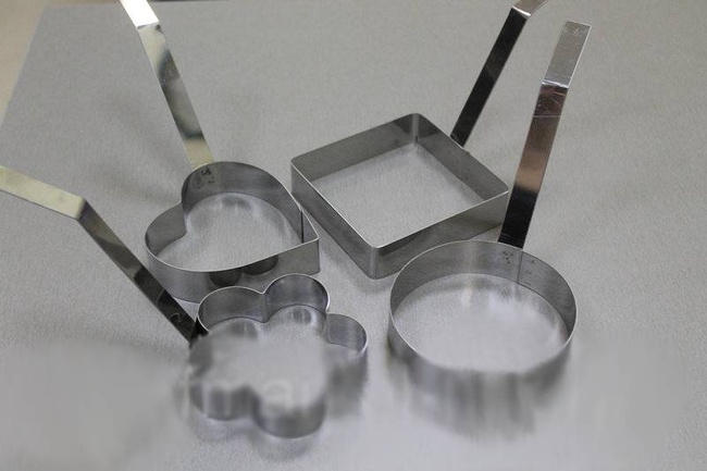 Form for frying eggs stainless steel
