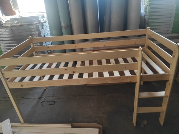 Подростковые кровать-чердак из массива дерева европейского производства, цена ниже чем у производителя