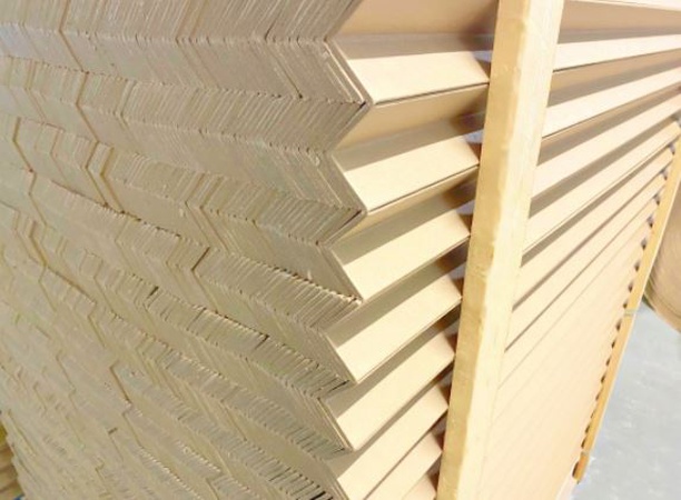 Уголок защитный для палетирования