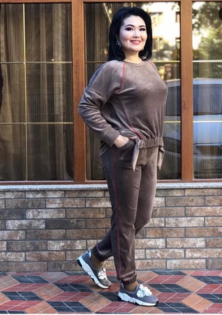 Женский спортивный костюм