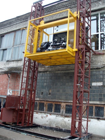 Двухмачтовый грузовой подъемник ПГД-1