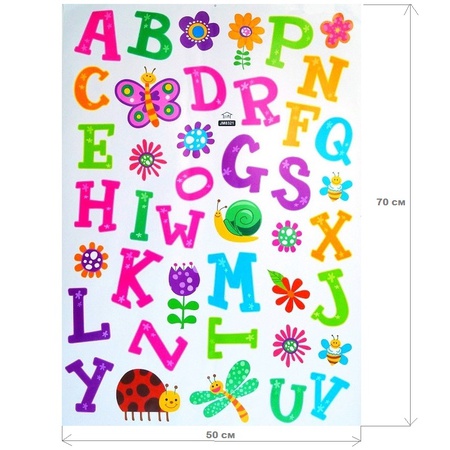 Çocuk odasında renkli harflerle &quot;İngiliz alfabesi&quot; çıkartması