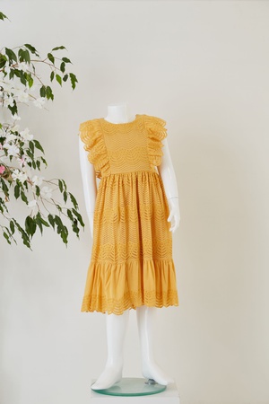 Кружевное платье без рукавов