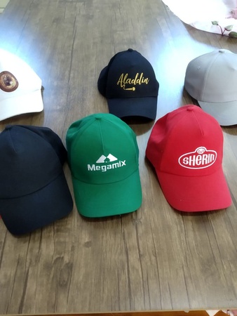 Кепка с логотипом