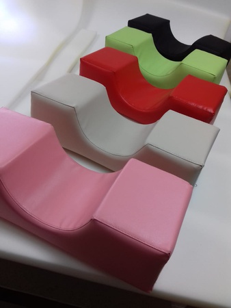 Кушетки, массажные столы.