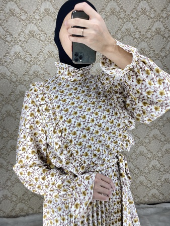 Платье с рюшкой по рельефу