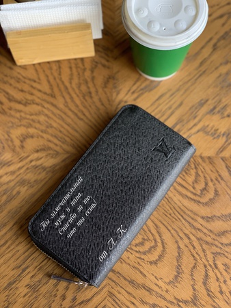 Новогодние свитшоты и худи; часы, кошельки, клатчи