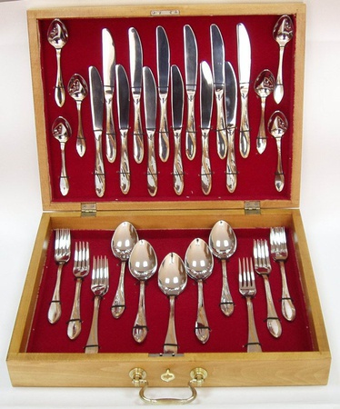 Набор столовых приборов 48 пр. дипломат деревянный