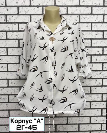 Женская блузка с брошью