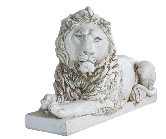 Лев лёжа на подставке Б